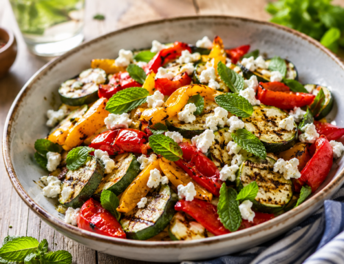 Letnja salata od pečenih tikvica i paprika sa fetom i mentom
